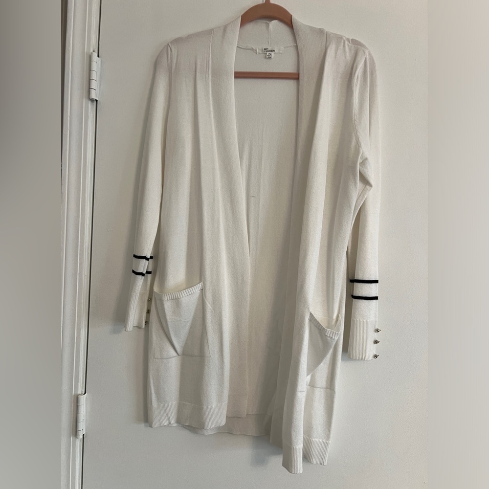 White cardigan size petite M